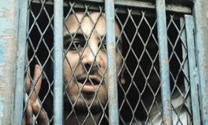Egyptian blogger Kareem Amer completes two years in prison, still awaits justice