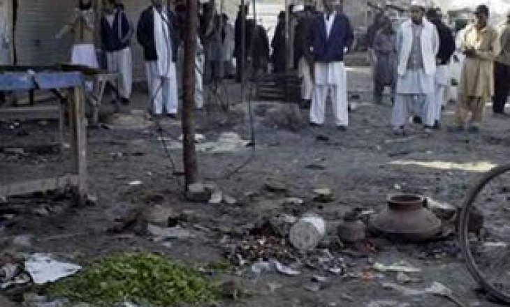 Two journalists among seven killed in suicide bomb attack in Pakistan's NWFP