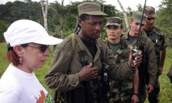 FARC says Colombian media is biased against them, declares journalists a military target