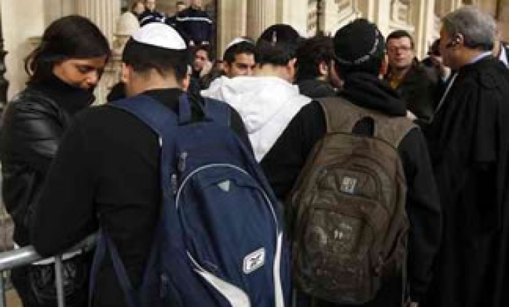 French court wants photo of Jewish victim to be blacked out from cover of magazine