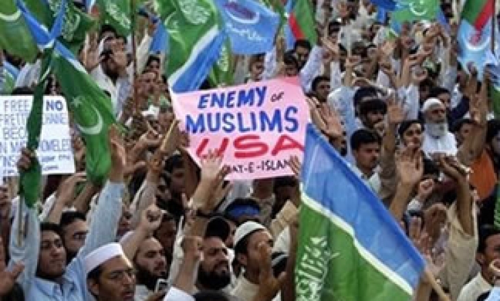 Journalists assaulted in Islamabad while covering protest by student group of Jamaat