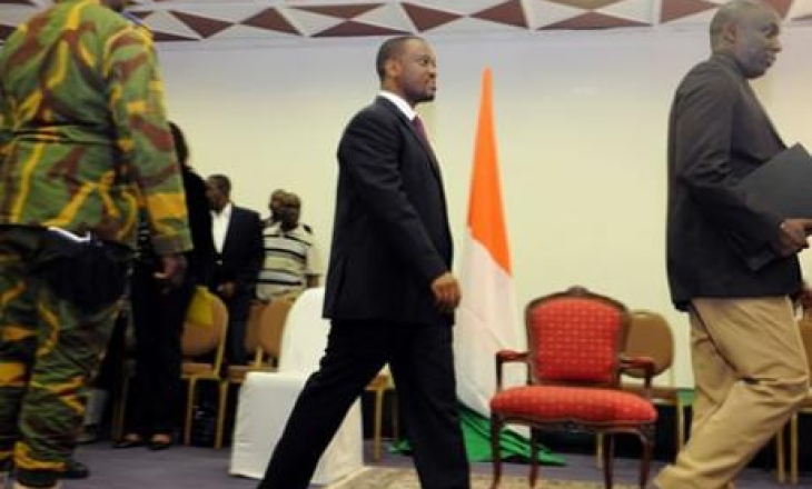 Election in dispute, Ivory Coast bans news broadcasts