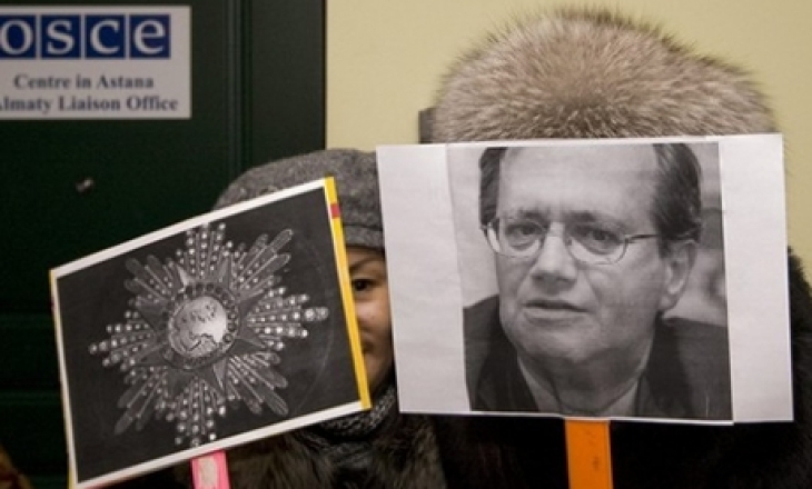 Copies of opposition weekly seized in Kazakhstan, journalists arrested