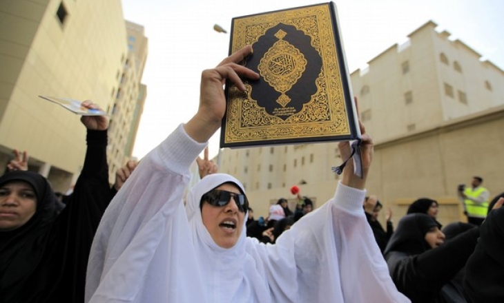 Mob damages press in Bahrain; Saudis oust reporter