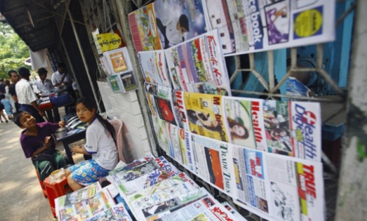 Burma holds 4 journalists for chemical weapons report