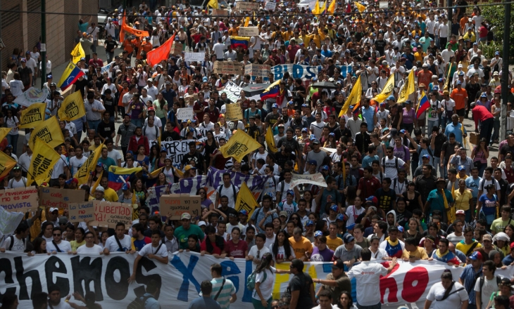 Venezuelan journalists detained covering protests