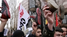 Shoe-throwing Iraqi journalist writes to Prime Minister Maliki apologising over incident