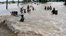 Pakistan floods: one journalist dead, houses of over 200 completely damaged