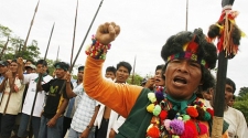 Minister humiliates head of Peru radio station closed over Amazon protest coverage