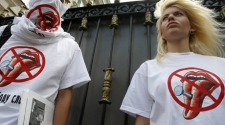 Two Ukrainian TV stations have licences revoked, could face criminal charges