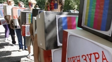 Ukraine: Powerful media owner wins legal battle against two TV stations