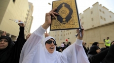 Mob damages press in Bahrain; Saudis oust reporter