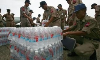 Cyclone-hit Burma bars foreign journalists from entering country, expels BBC reporter