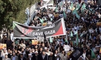 Israel lifts four-week ban, allows foreign journalists and aid workers to enter Gaza Strip