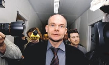 European Union urged to "tell whole truth" as Belgian journalist is cleared of corruption