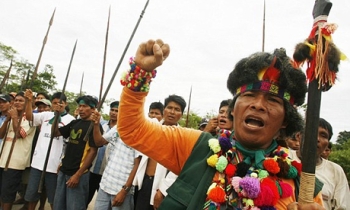 Minister humiliates head of Peru radio station closed over Amazon protest coverage