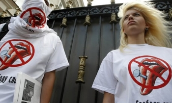 Two Ukrainian TV stations have licences revoked, could face criminal charges