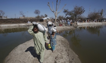 No arrests after shooting attack on TV crew covering Sindh flooding