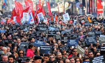 Turkish journalists protest over arrested colleagues