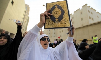Mob damages press in Bahrain; Saudis oust reporter