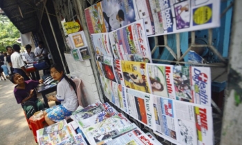 Burma holds 4 journalists for chemical weapons report
