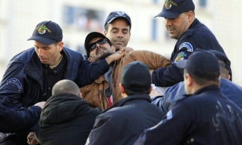 Algerian authorities crack down on protesters as election nears