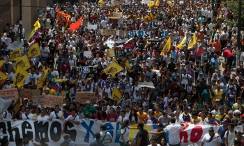 Venezuelan journalists detained covering protests